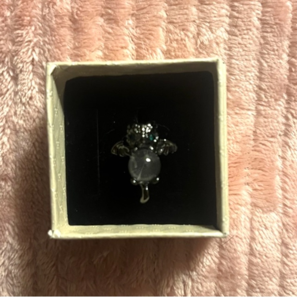 Elegant Silver Panther Ring